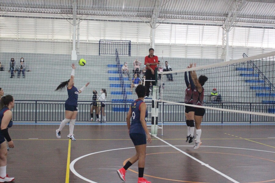 definidas-as-equipes-semifinalistas-no-campeonato-municipal-de-volei-feminino