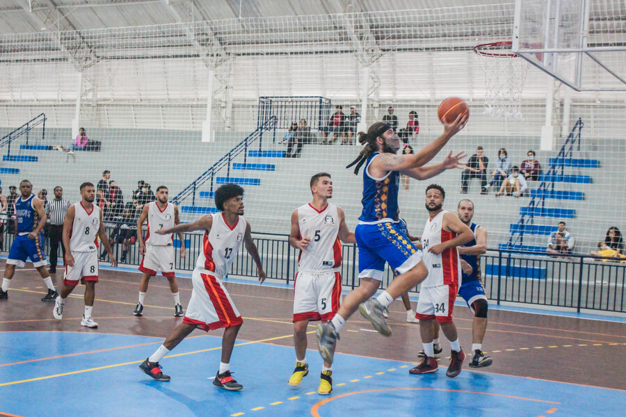 caracas-e-brothers-fazem-a-final-no-basquete