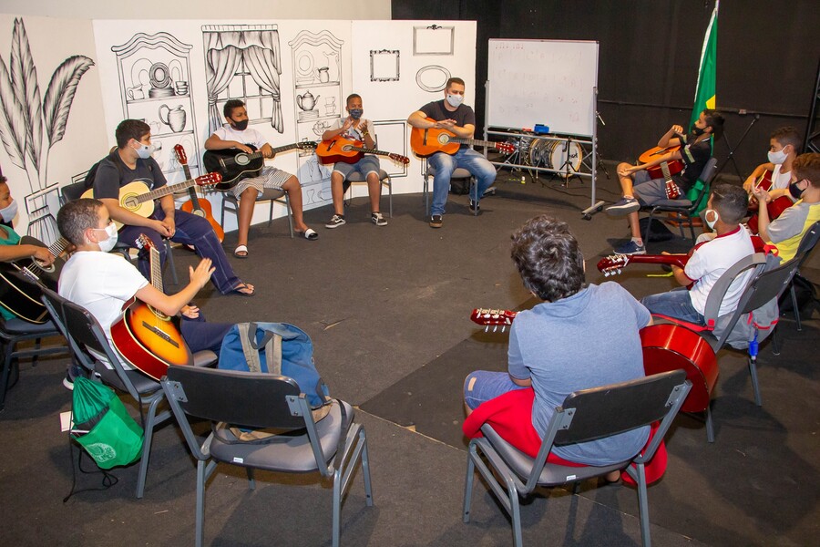prefeitura-de-carapicuiba-e-associacao-foco-abrem-400-vagas-criancas-e-adolescentes