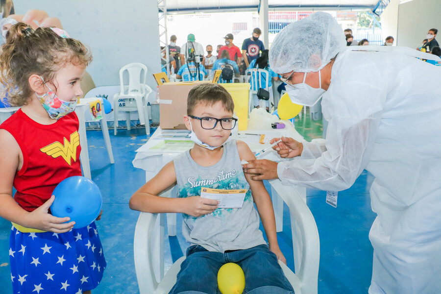 prefeitura-de-carapicuiba-realiza-dia-c-de-vacinacao-de-criancas-e-adultos-no-parque-do-planalto