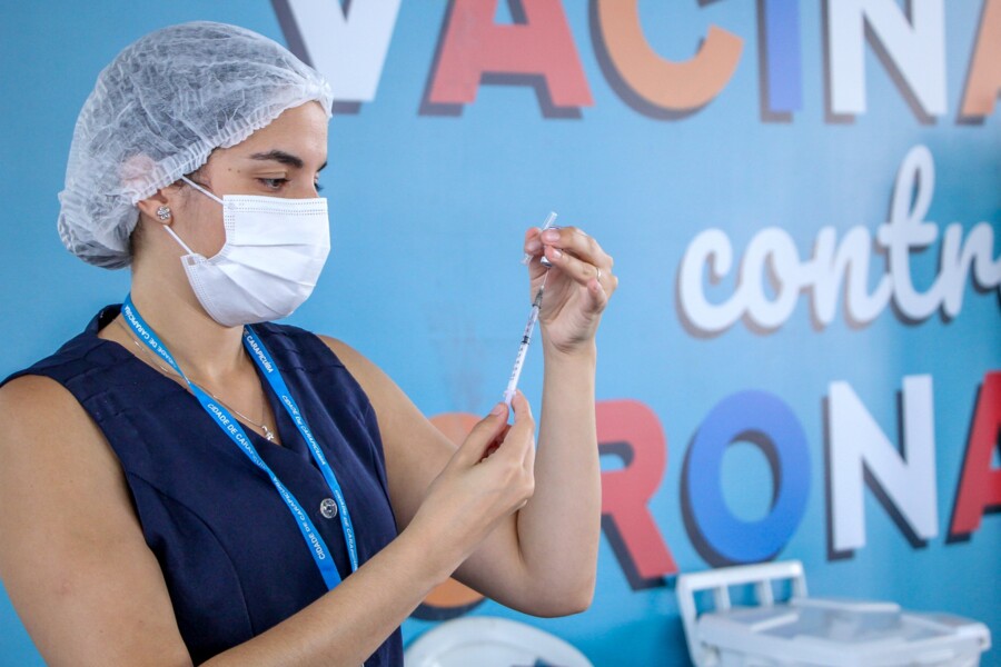 prefeitura-inicia-aplicacao-da-4-dose-da-vacina-contra-covid-19-para-pessoas-de-50-anos-ou-mais