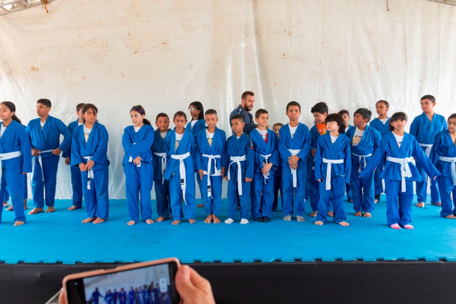 alunos-do-projeto-crescer-marcam-presenca-na-festa-das-criancas