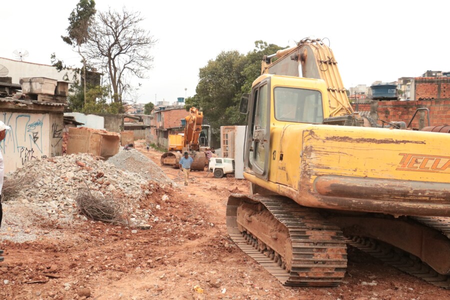 prefeitura-continua-obras-de-canalizacao-do-corrego-do-cadaval