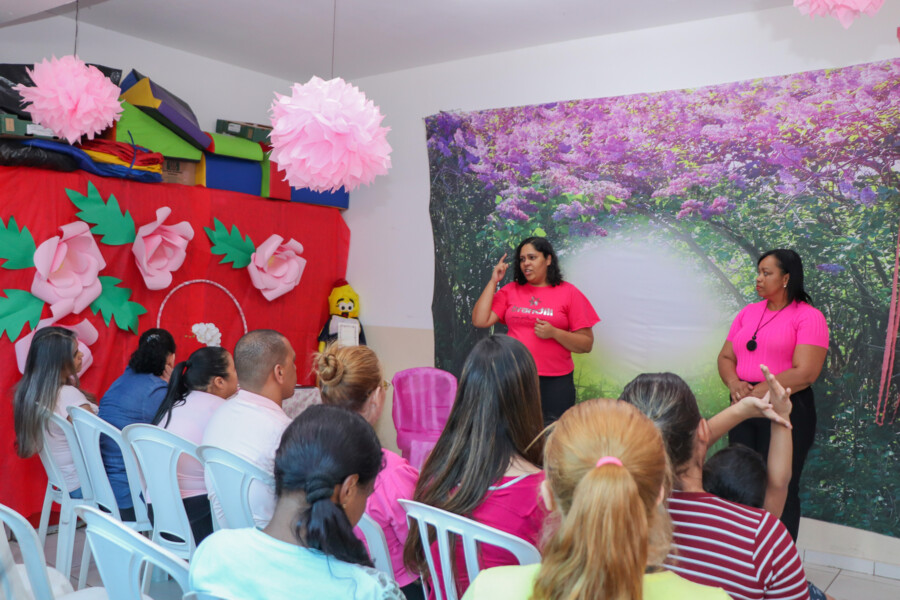 prefeitura-promove-palestra-sobre-campanha-do-outubro-rosa-na-escola-asas-da-imaginacao