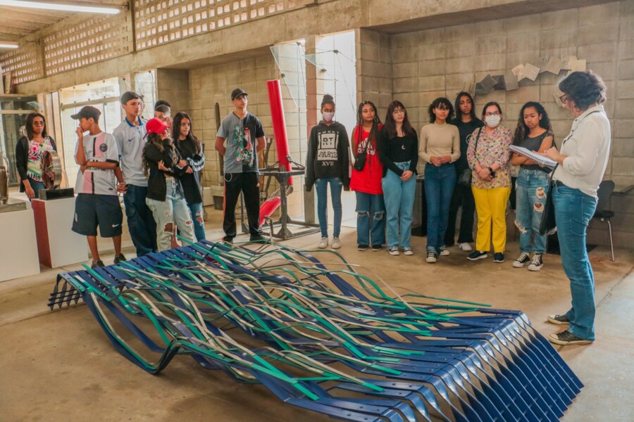 alunos-do-projeto-foco-visitam-atelie-de-arte-de-nicolas-vlaviano