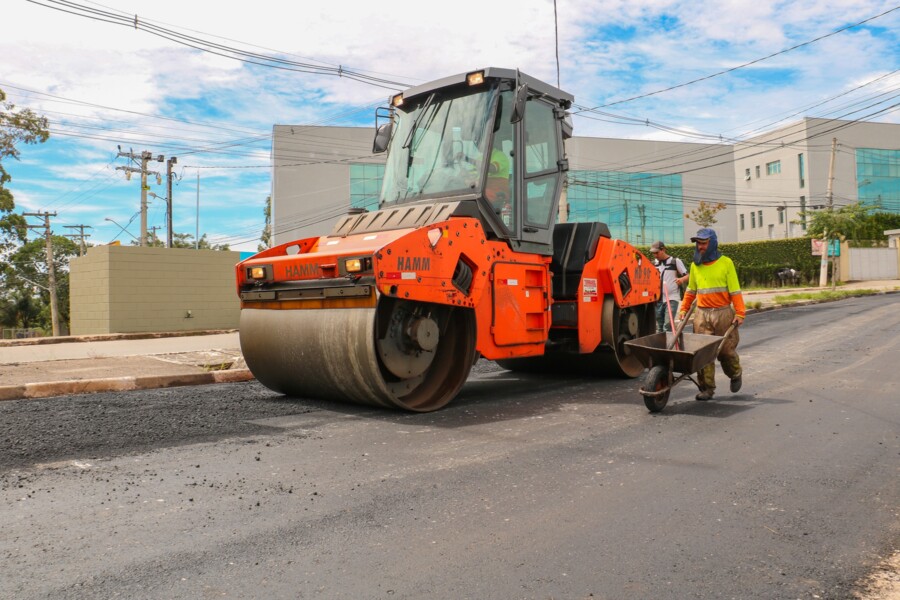 prefeitura-de-carapicuiba-realiza-obra-de-recapeamento-na-estrada-da-fazendinha