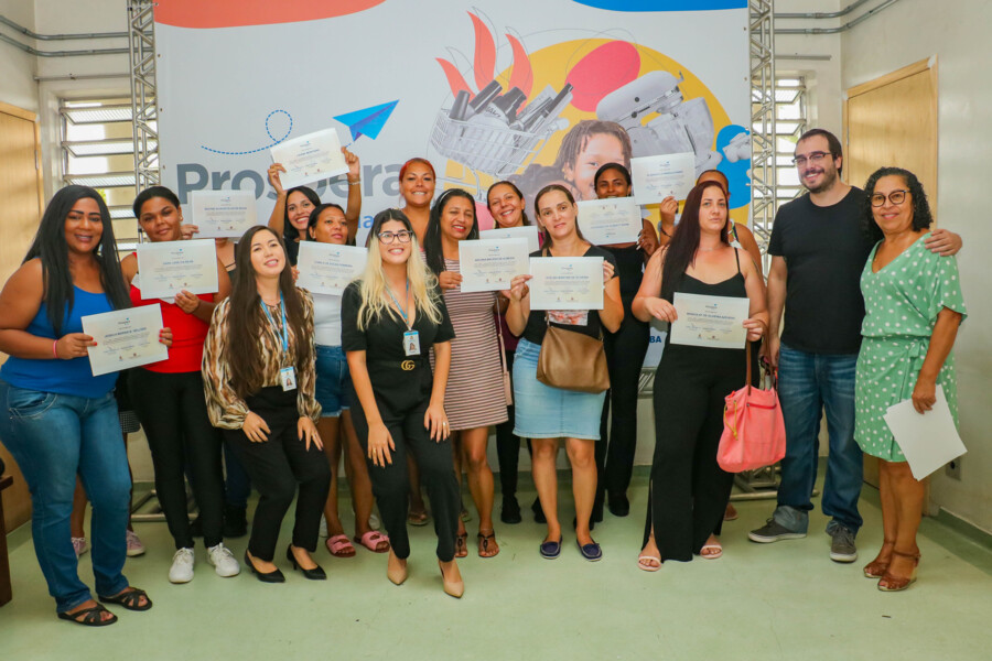 prefeitura-entrega-diplomas-da-1-etapa-do-programa-prospera-familia