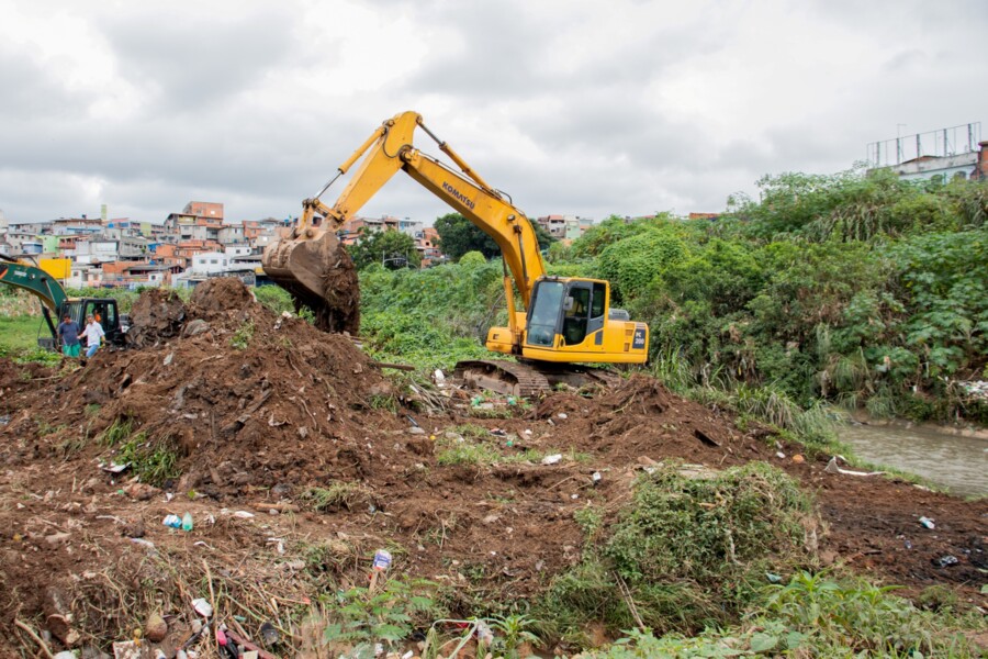 prefeitura-de-carapicuiba-inicia-obras-de-limpeza-e-ampliacao-do-piscinao-do-jardim-gopiuva