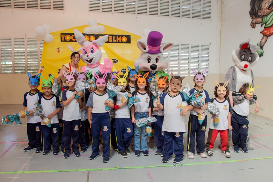 prefeitura-realiza-entrega-de-mais-de-20-mil-ovos-de-pascoa-para-criancas-da-rede-municipal-de-ensino