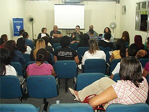 1-discussao_sobre_diversidade_expressoes_sexualidade_movimenta_cine_psi_baixada01-300x225.jpg