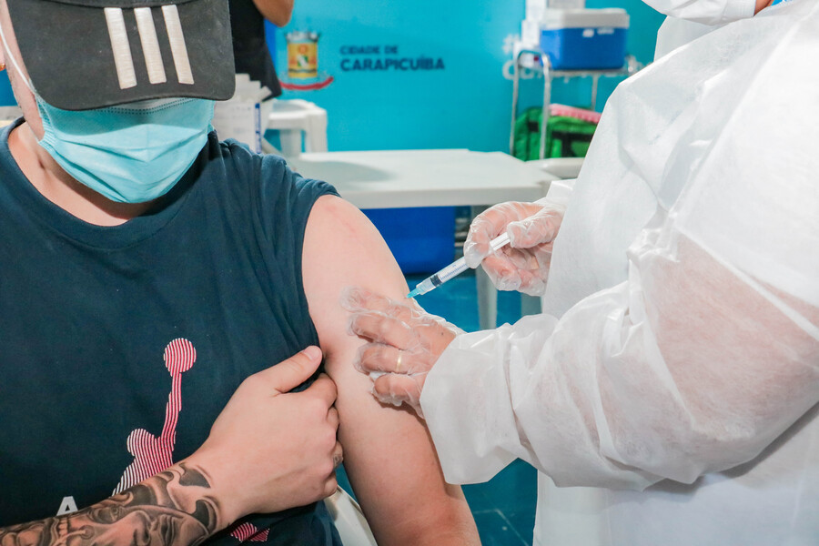 prefeitura-de-carapicuiba-realiza-vacinacao-itinerante-com-pfizer